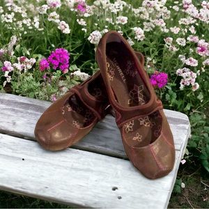 MERRELL PLIE LEATHER PERFORMANCE FOOTWEAR BROWN SIZE 7